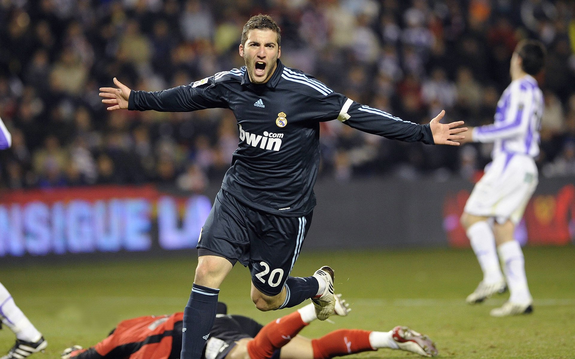 蒂贾内·萨卢恩(Tidjane Salaün)加盟夏洛特黄蜂队